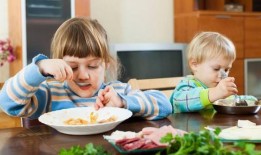 偷瓜吃小孩的故事,一场童趣盎然的夏日奇遇