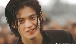 小栗旬吃瓜群,揭秘明星私下趣味生活