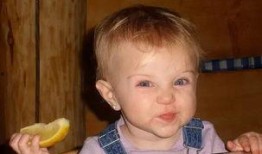 龅牙吃瓜搞笑视频,欢乐无限，搞笑视频笑翻天！