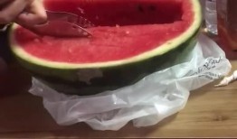 宿舍多人吃瓜,揭秘多人吃瓜的欢乐时光