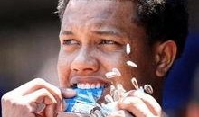 嗑瓜子吃瓜表哥,表哥带你领略生活百态