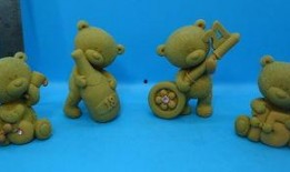 小熊虫吃瓜手办,萌趣盎然，童趣无限