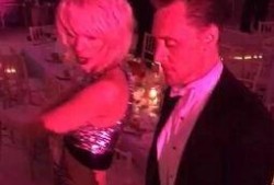 霉霉吃瓜情侣合唱,瓜田李下传佳话