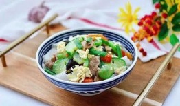 吃瓜现场吃面,面香四溢的温馨瞬间