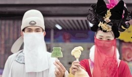 唐仕女吃瓜图,品味瓜果间的古典风情