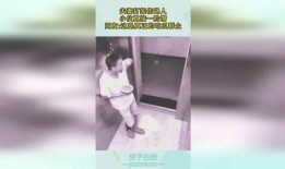 夫妻打架路人吃瓜,路人围观成“吃瓜群众”现场