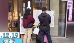 夫妻打架路人吃瓜,路人围观成“吃瓜群众”现场