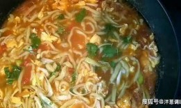 吃瓜现场吃面,面香四溢的温馨瞬间