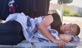 父女吃瓜的日常,甜蜜吃瓜时光