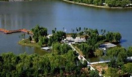 长河公园吃瓜,夏日休闲好去处