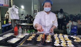 环联夜市吃瓜,瓜果飘香，人间烟火气