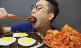 大叔吃白瓜视频,滋味无穷乐在其中