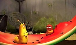 小熊虫吃瓜手办,萌趣盎然，童趣无限