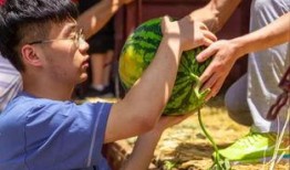 大学跳舞吃瓜,瓜田笑谈青春岁月