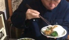 小老头吃瓜,岁月静好，瓜香四溢