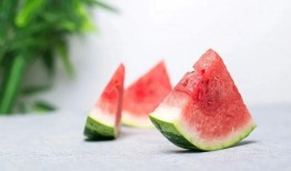 梦到吃不甜的瓜,揭秘不吃甜瓜的梦境寓意